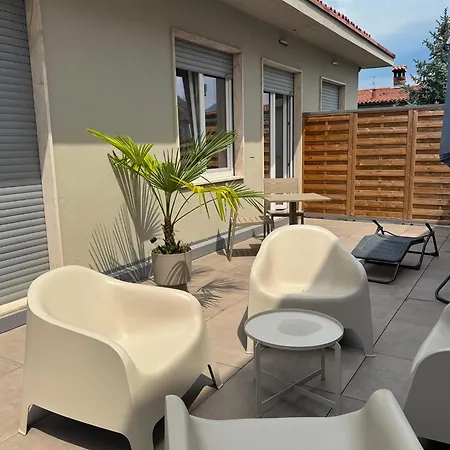 Alta Terrace - Warm With Large Terrace
